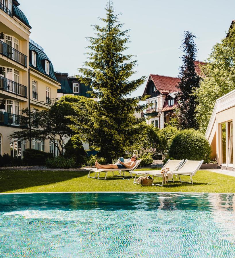 Falkensteiner Spa Resort Mariánské Lázně Εξωτερικό φωτογραφία The garden of the hotel