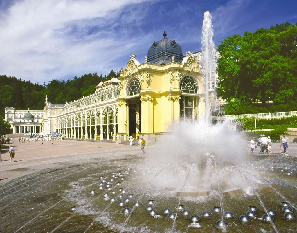 Falkensteiner Spa Resort Mariánské Lázně Εξωτερικό φωτογραφία The colonnade in Lázně Bohdaneč